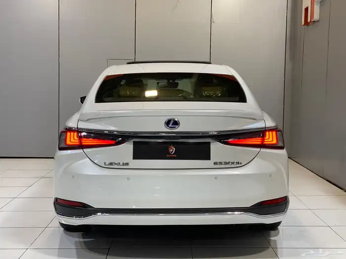 لكزس ES300h 2021 ( هايبرد ) بحالة ممتازة 8