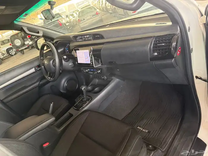 تويوتا هايلوكس دفنشر 6 سلندر موديل 2021 34