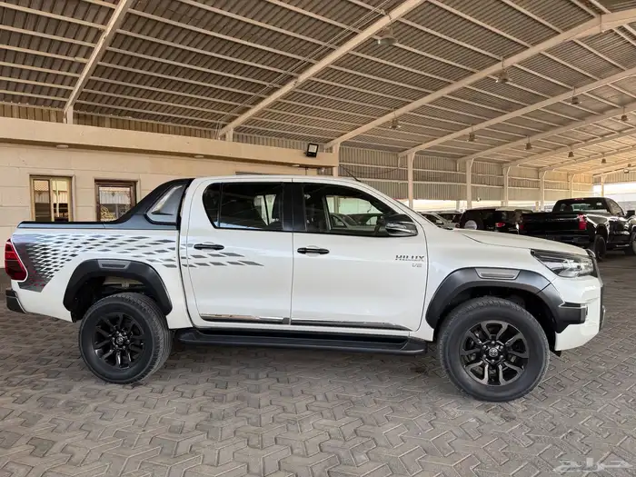 تويوتا هايلوكس دفنشر 6 سلندر موديل 2021 7