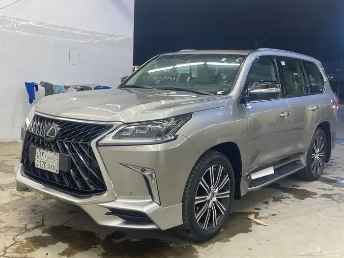 للبيع جيب لكزس LX2018 سعودي 8