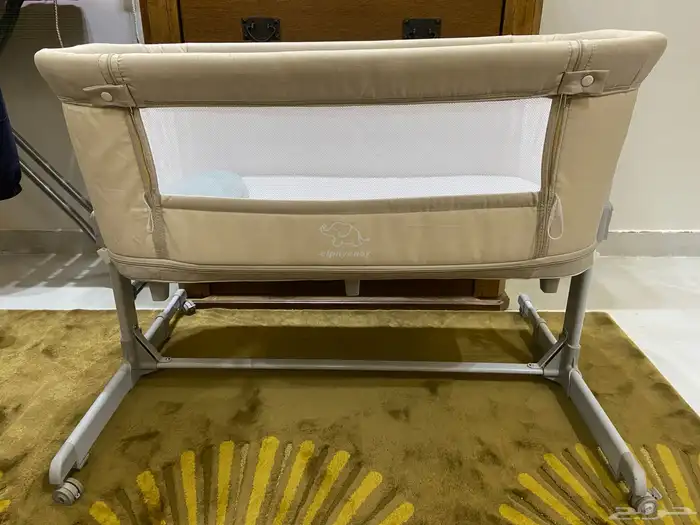 سرير اطفال (رضيع) و مقعد سيارة للاطفال 0