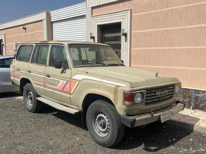 جيب 1985 للبيع سيم ب 13 ونطلب من الله الزود. 1