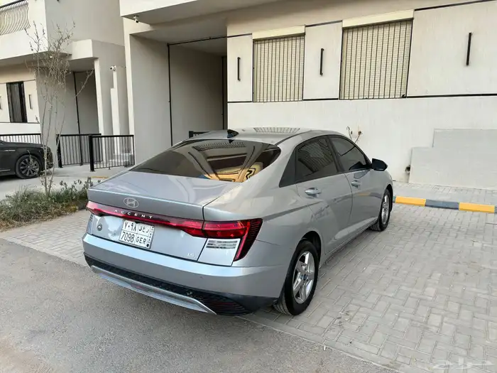 للبيع اكسنت 2024 4