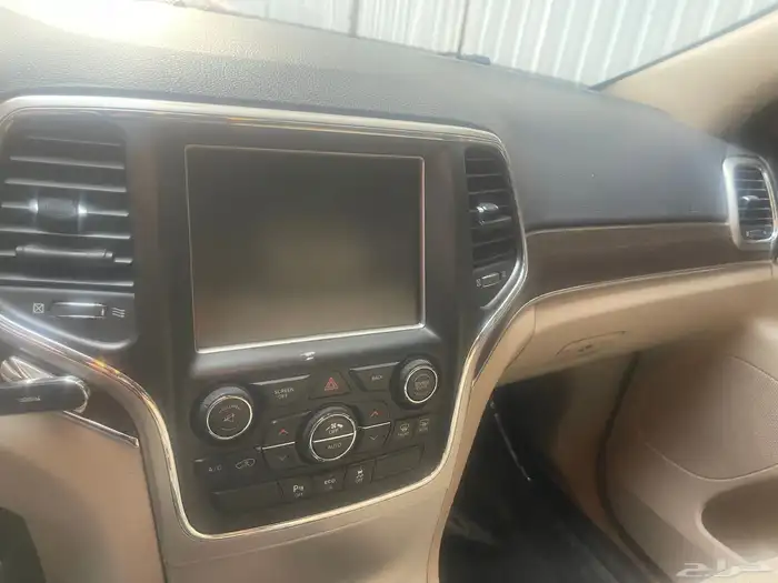 جيب جراند شيروكي Limited 13