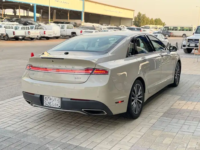 لنكولن MKZ 2018 بحالة الوكالة 2