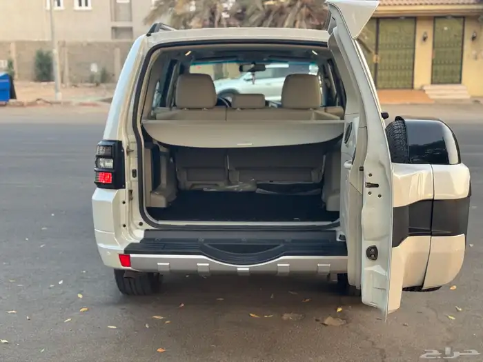 للبيع ميتسوبيشي باجيرو 2017 وكاااله 23