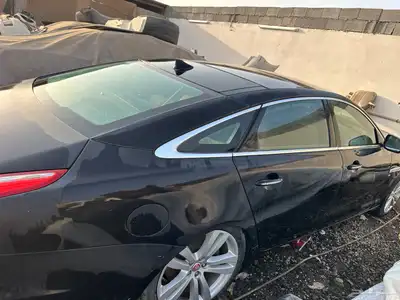 مصدومه جاكور Xj فل كامل ( بدون مكينه ) index