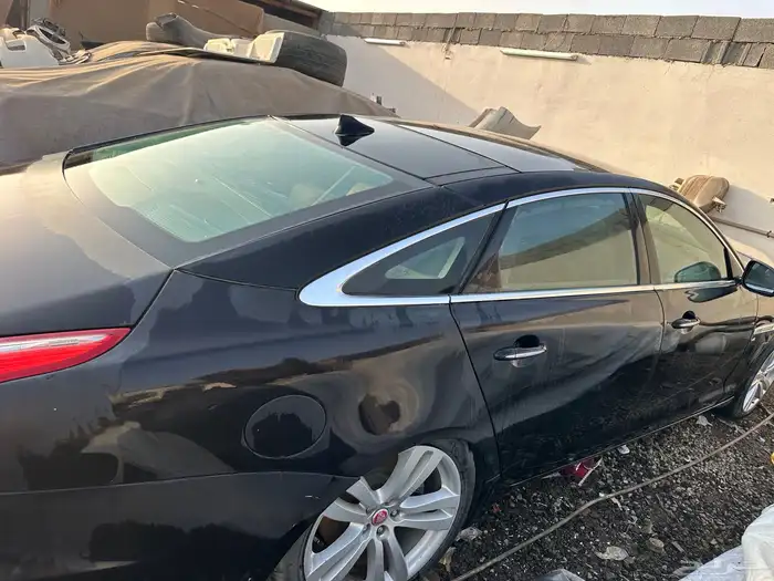 مصدومه جاكور Xj فل كامل ( بدون مكينه ) 7