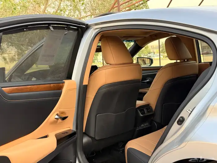 لكزس Es250 موديل 2023 فل كامل شرط 32