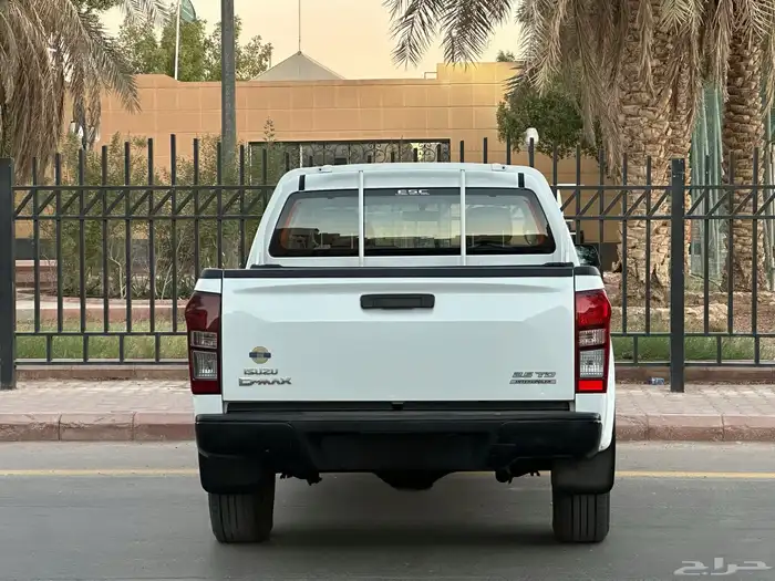 ايسوزو بكب غمارتين موديل 2023 سعودي قير عادي 9