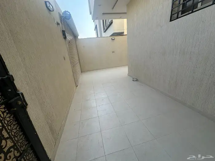 شقه ارضيه للبيع حي اليرموك مساحه كبيره 2