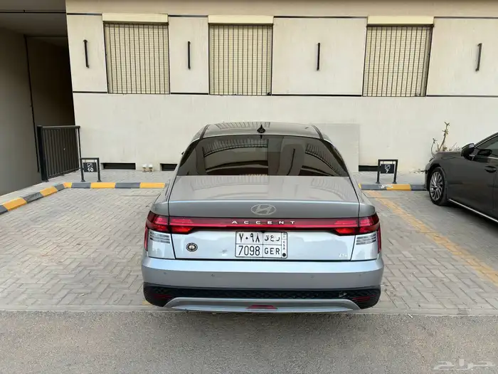 للبيع اكسنت 2024 3