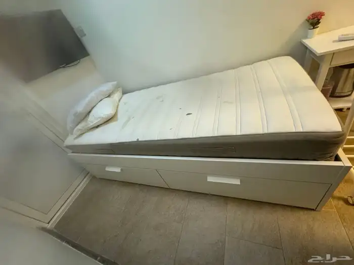 سرير مع أدراج من ايكيا 0