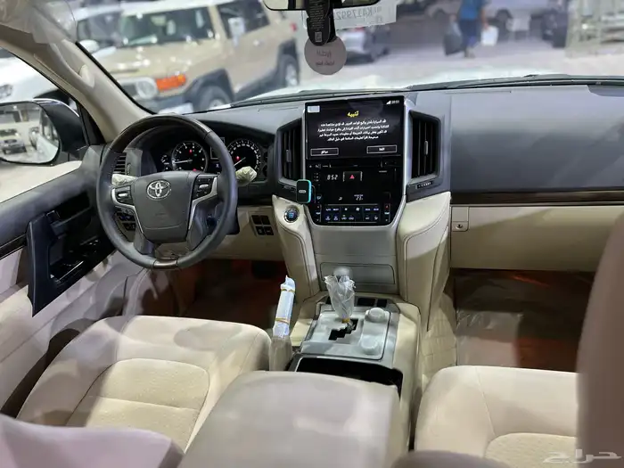 تويوتا لاندكروزر 2019 تورنج فل كامل سعودي ماشي 77 الف 6