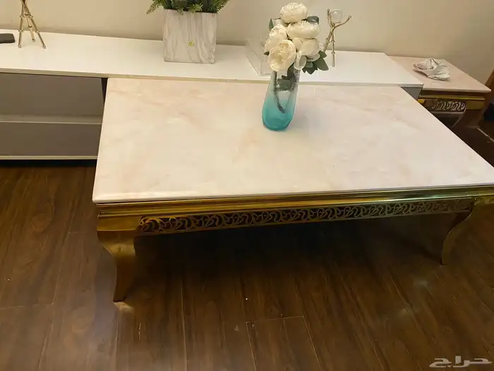 طاولات رخام كبيرة جديدة وعدد 2 صغيرة 0