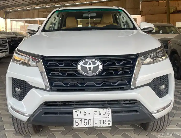 تويوتا فور تشنر 6 سلندر بنزين 2023 عبداللطيف جميل 1