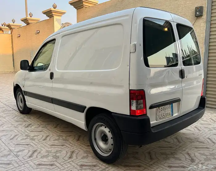 فان بيجو 2009 بضاعة عداد 5 الاف 3