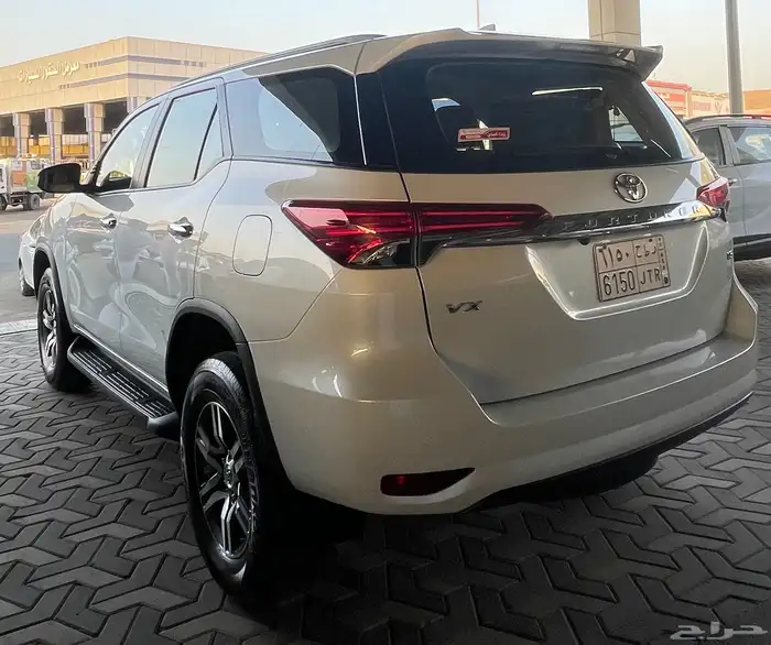 تويوتا فور تشنر 6 سلندر بنزين 2023 عبداللطيف جميل 2