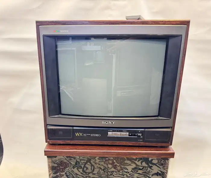 تلفزيون سوني قديم خشب 2