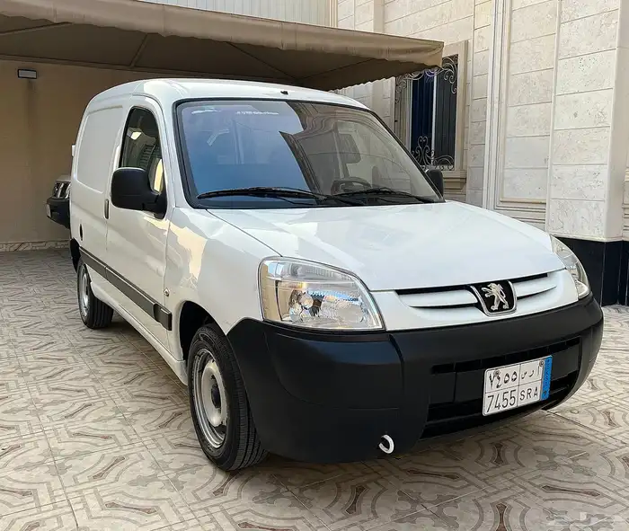 فان بيجو 2009 بضاعة عداد 5 الاف 2