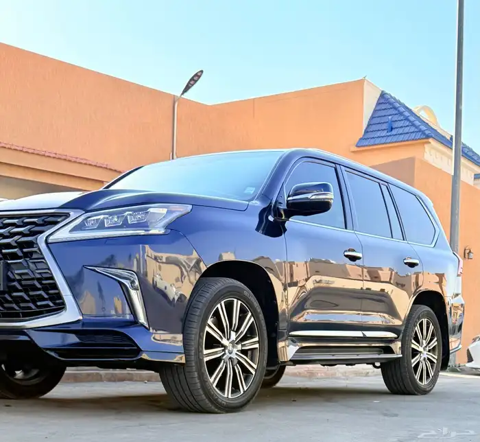 جيب لكزس LX 2018 لون كحلي منوة للمستخدم 2