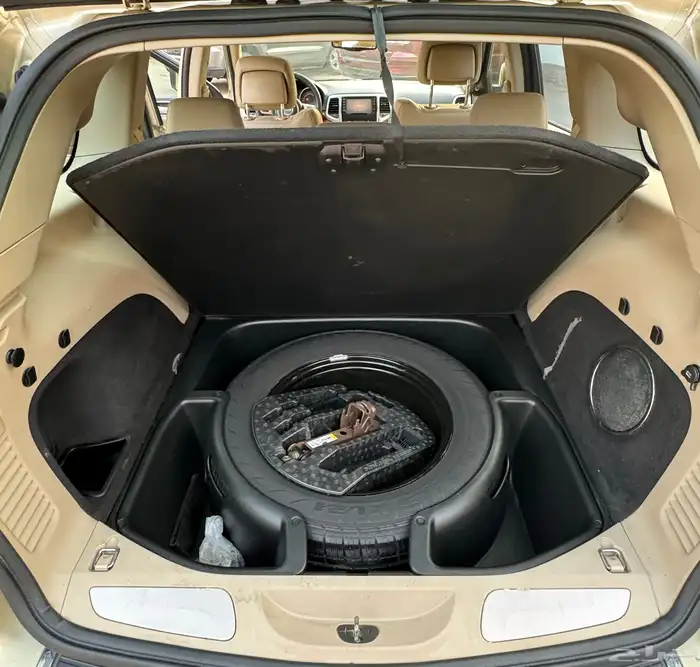 جراند شيروكي مخزن و مصين و نظيف 29