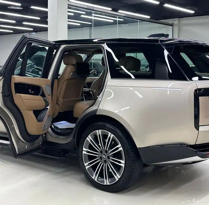 رنج روفر اوتوبيوجرفي 2023 9