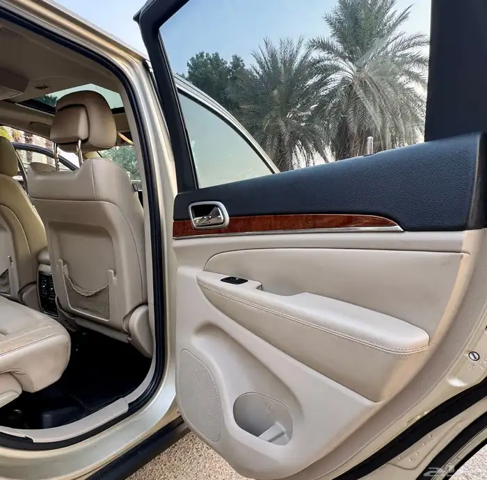 جراند شيروكي مخزن و مصين و نظيف 21