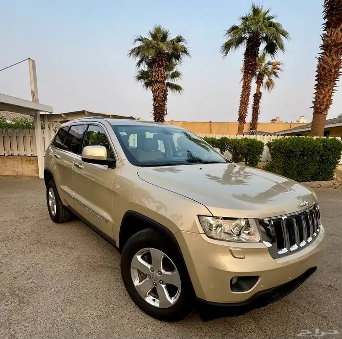 جراند شيروكي مخزن و مصين و نظيف 0