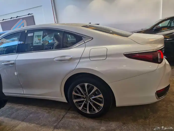 ليكزس ES250 8