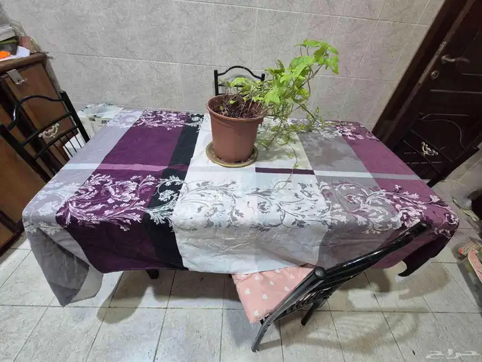 دولاب 6 ابواب .عصارة .بلاستيك زلاجات .سريرين و سفرة 9