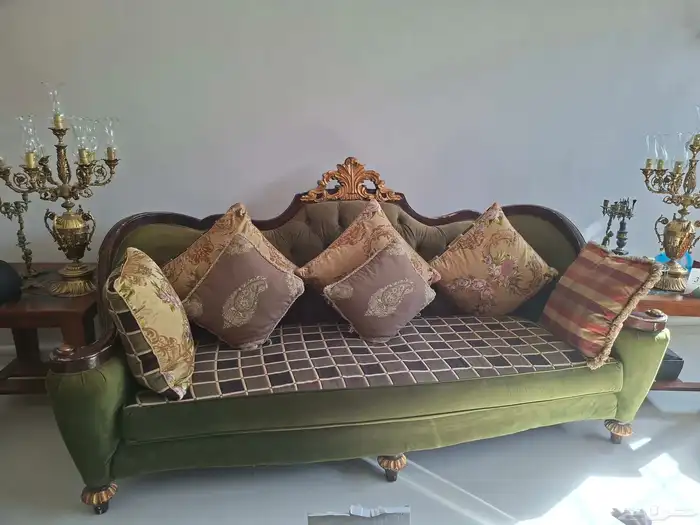 كنب كلاسيكي من المطلق 0