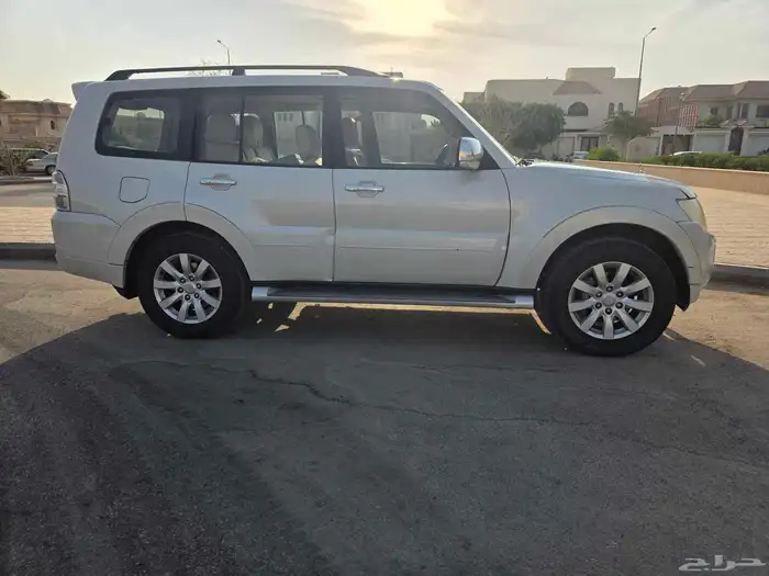 للبيع باجيرو 2010 فل كامل 2