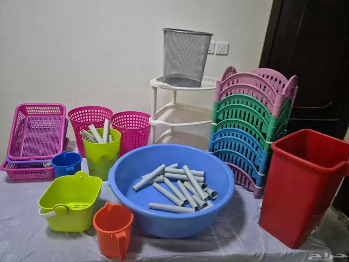 دولاب 6 ابواب .عصارة .بلاستيك زلاجات .سريرين و سفرة 3