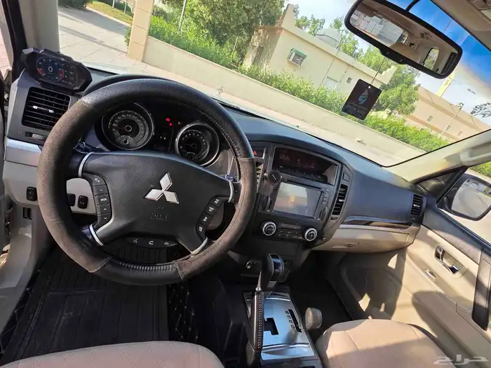 للبيع باجيرو 2010 فل كامل 9