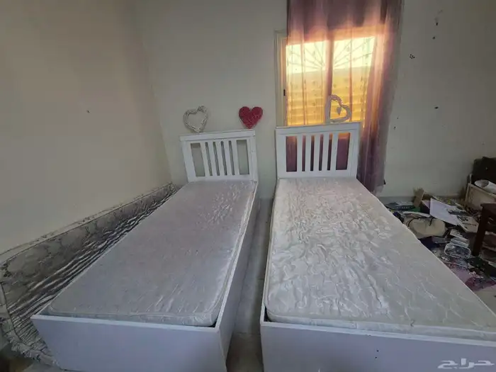 دولاب 6 ابواب .عصارة .بلاستيك زلاجات .سريرين و سفرة 6