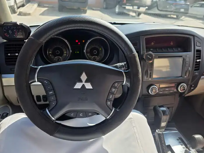 للبيع باجيرو 2010 فل كامل 5