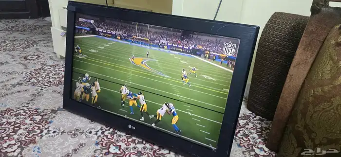 شاشات 2وحده 32 والثانيه 50بوصه 4