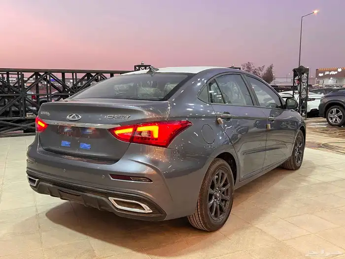 شيري أريزو 5 2025 4