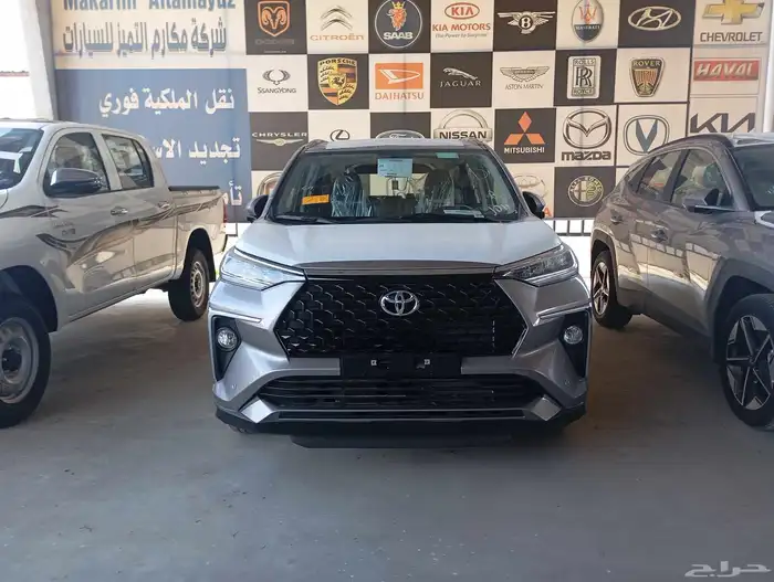 متوفر تويوتا فيلوز لون ابيض  رمادي فضي  اسود 0