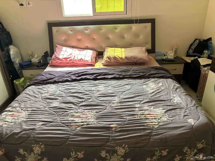 الاغراض للبيع.. ممنوع دخول التجار .. موجودين في أحد رفيده 0