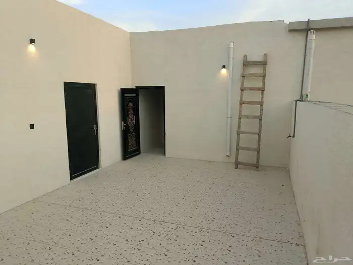 للبيع شقه دوبلكس حي بدر جديده بالدمام مخطط 91 ب 6 غرف وصاله 18