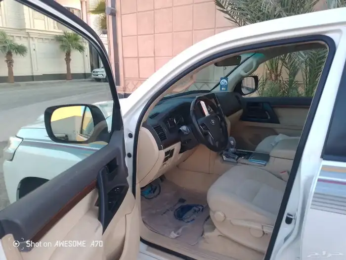 تويوتا لاندكروزر 2016 GXR فل كامل هدد للبيع 12