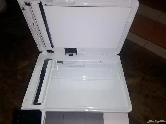 للبيع طابعة Hp فيتنام ملون واسود ليزر 5