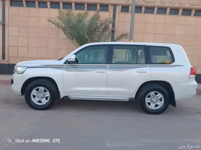 تويوتا لاندكروزر 2016 GXR فل كامل هدد للبيع 2