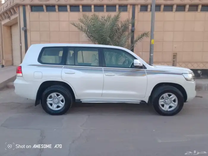 تويوتا لاندكروزر 2016 GXR فل كامل هدد للبيع 7