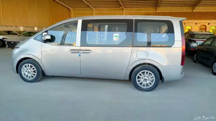 هيونداي ستاريا 2025 4