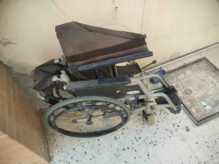 للبيع او تاجير كرسي متحرك والمنيوم الموقع النسيم يوجد توصيل 2