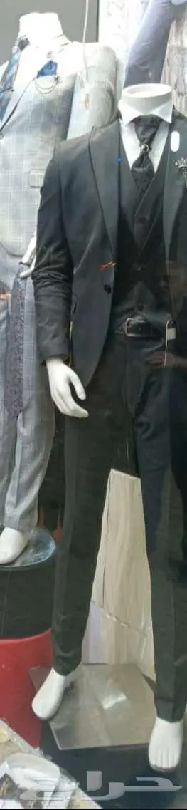 للبيع بدلة جديده لم تستخدم مشتراه بسعر 550 ريال مقاس M 4
