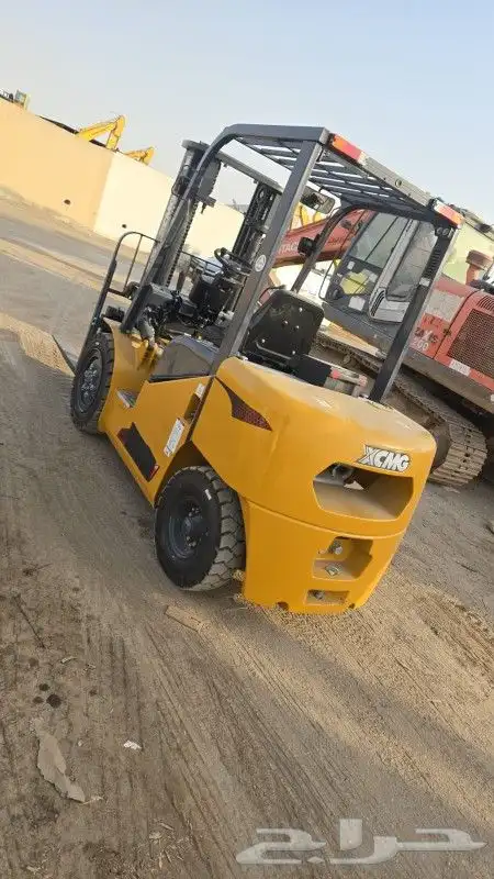 رافعات شوكيه ديزل عدد 3 اثنين 4طن واحده 3طن 8